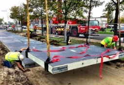 Голландцы установили солнечные батареи на дорожках велосипедистов